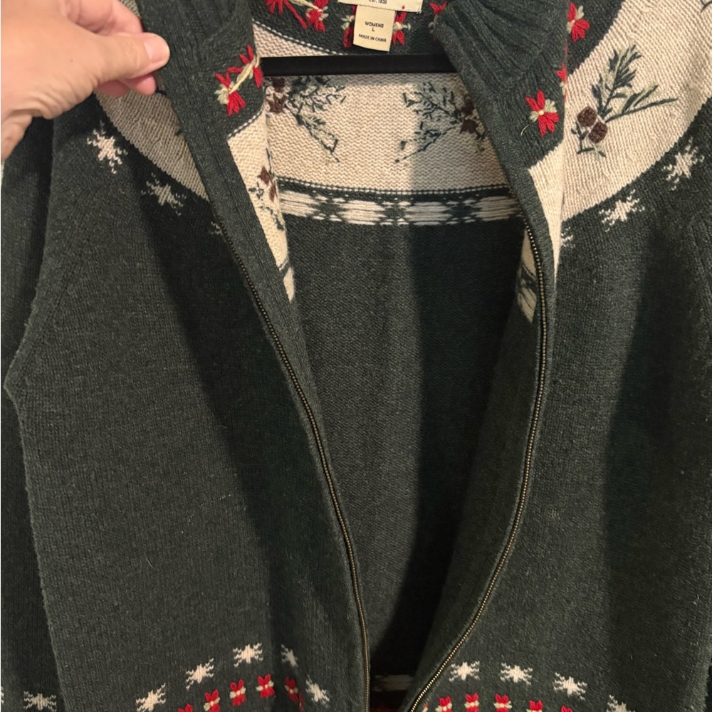 WOOLRICH Green Nordic Sweater with Red and White Accents Excellent condition - Picture 7 of 10